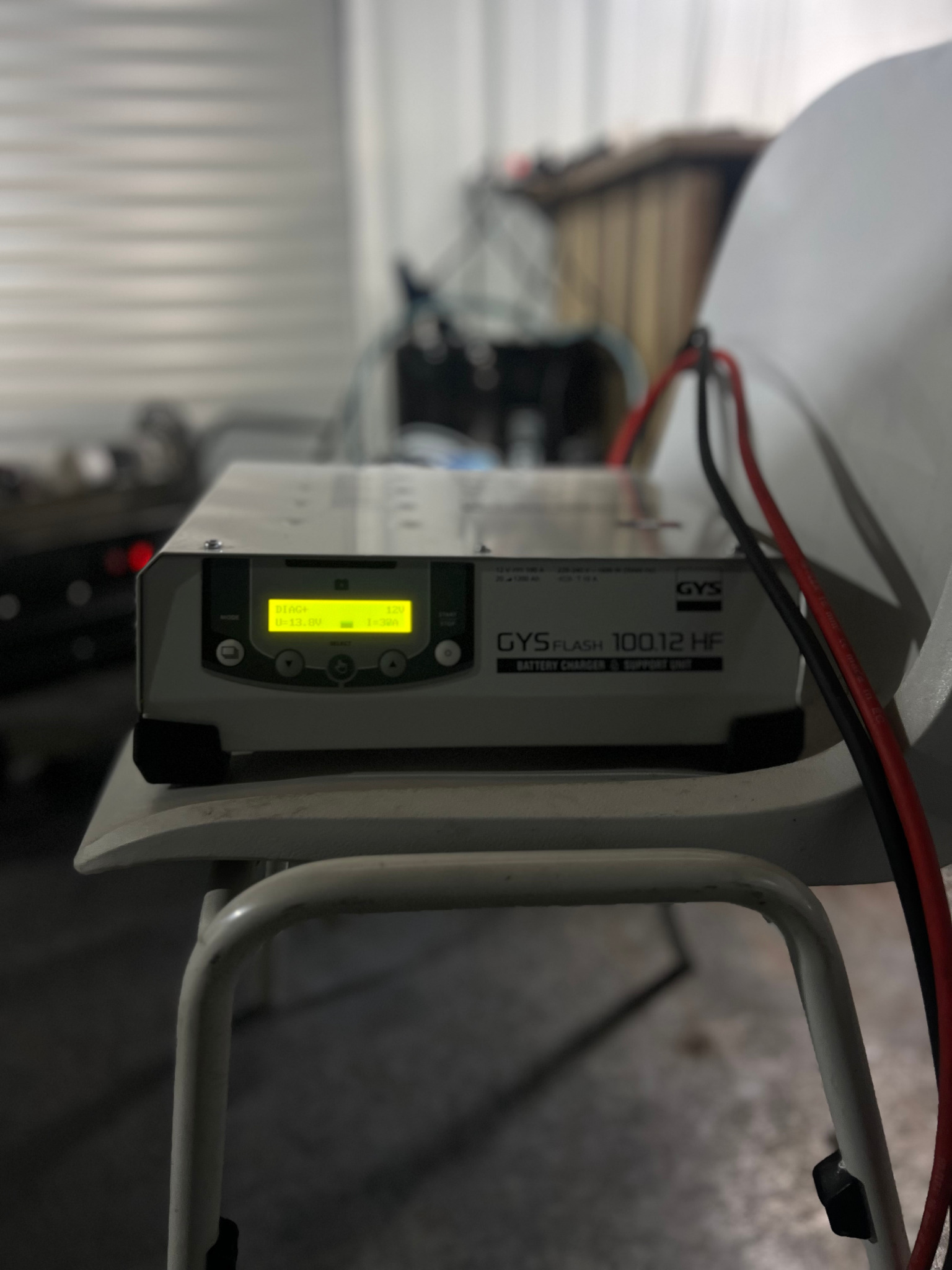 Batteriestützung während der Arbeiten